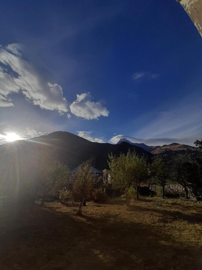 Dachi Inn Kazbegi Exteriör bild