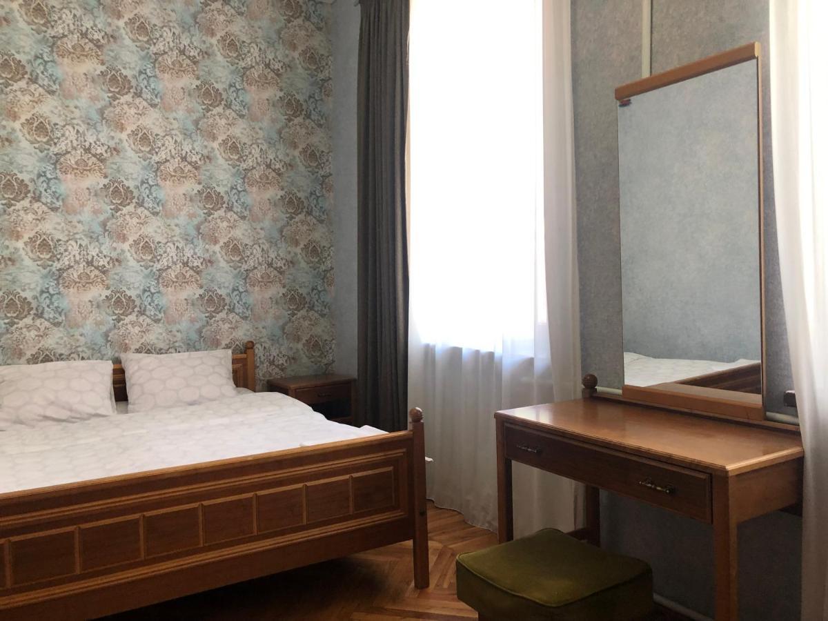 Dachi Inn Kazbegi Exteriör bild