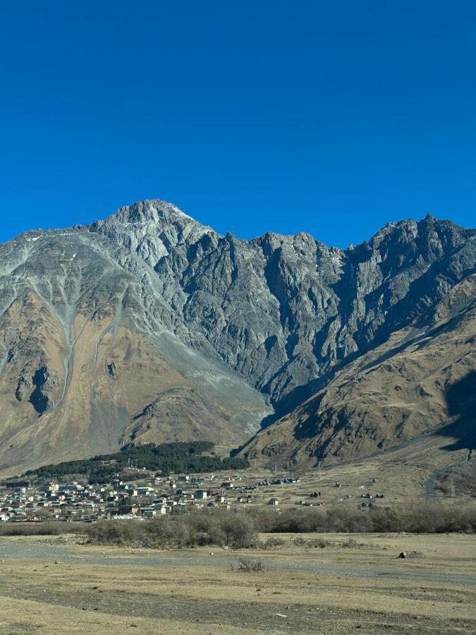 Dachi Inn Kazbegi Exteriör bild