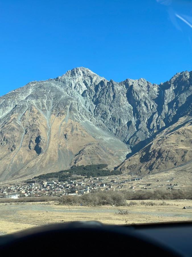 Dachi Inn Kazbegi Exteriör bild