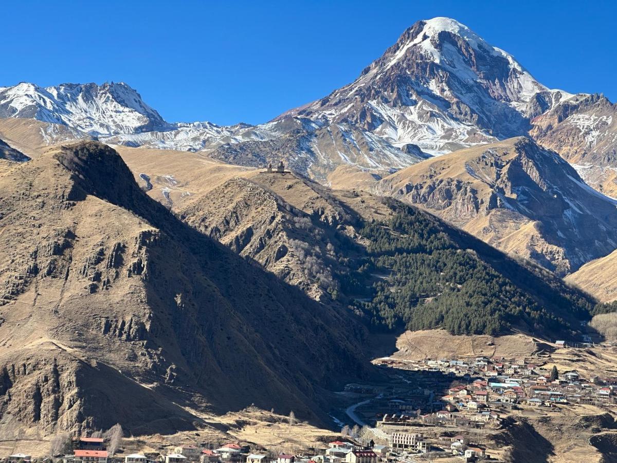 Dachi Inn Kazbegi Exteriör bild