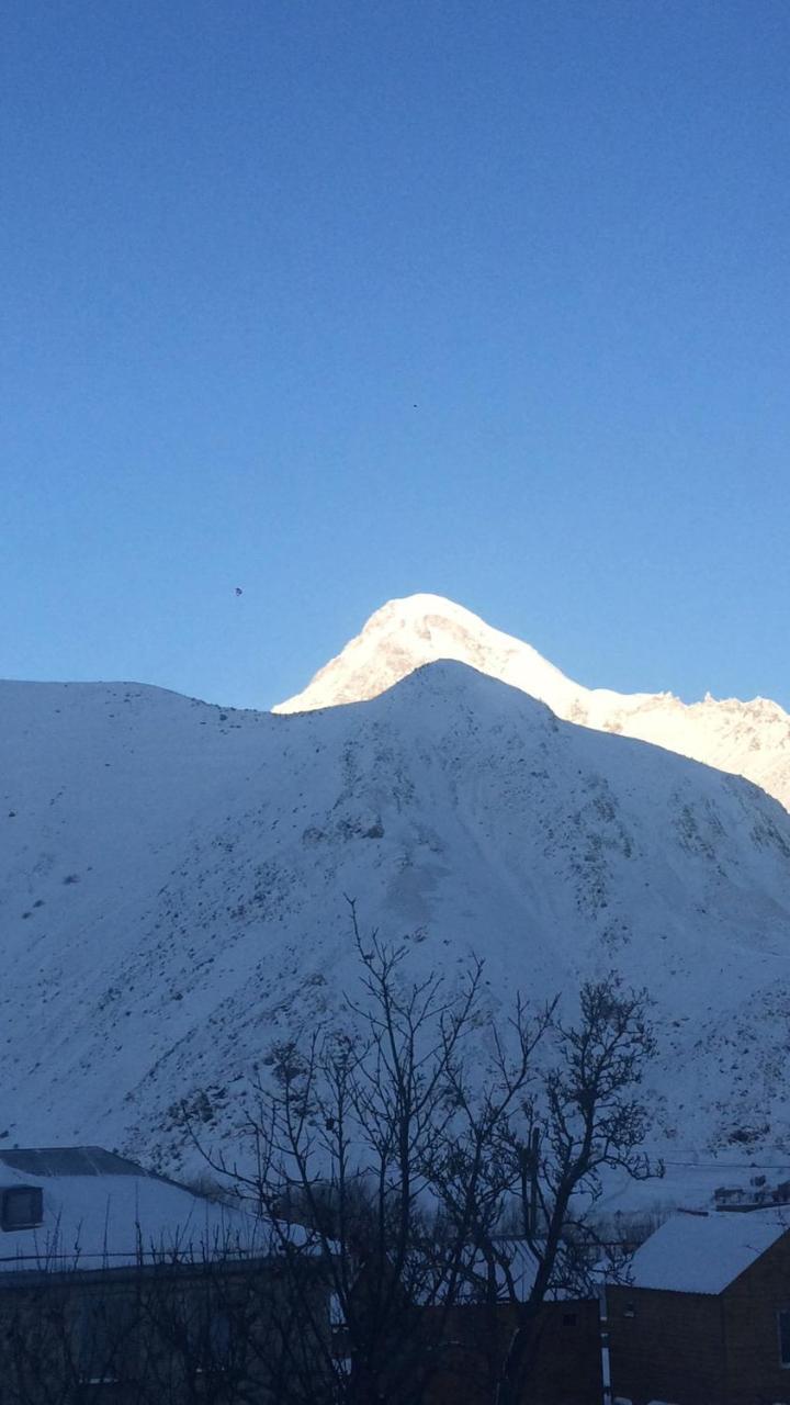 Dachi Inn Kazbegi Exteriör bild